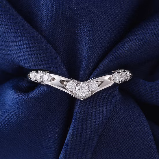 Custom Moissanite Rings V Shape 10K 14K White Gold Moissanite Eternity Ring for Exquisite Women&prime;s Birthday Gift